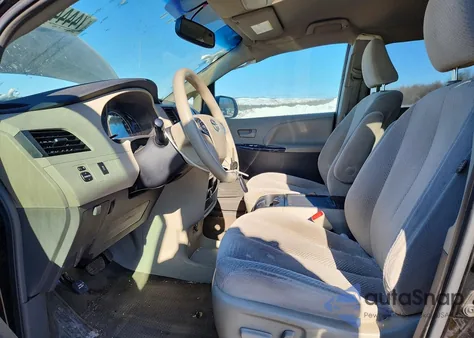 2013 Toyota Sienna Le from USA, damaged, VIN 5TDKK3DC9DS355552